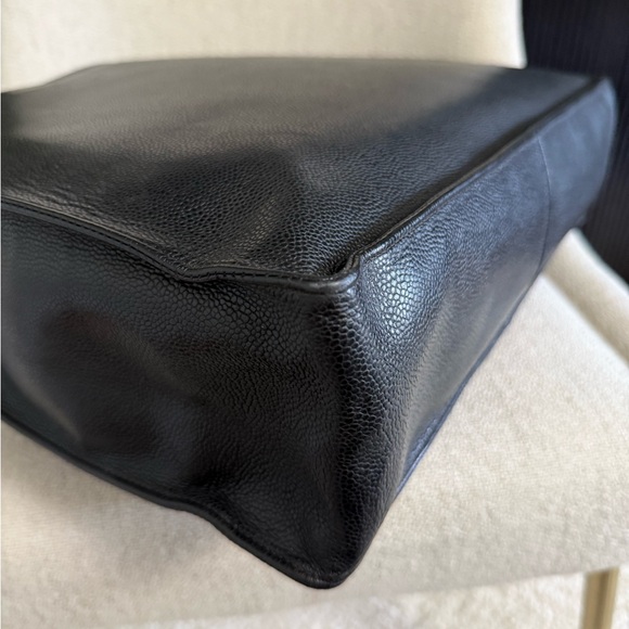 Authentic CHANEL large tote bag black leather - Picture 12 of 16